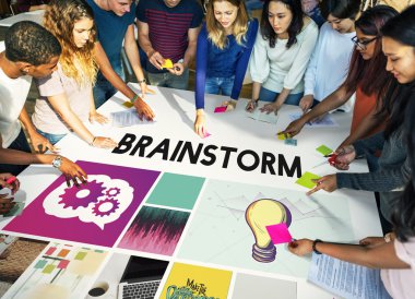 Öğrenciler yaratıcı plan çalışma 