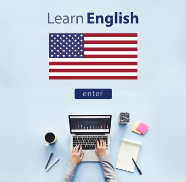 laptop ile çalışan kişi 