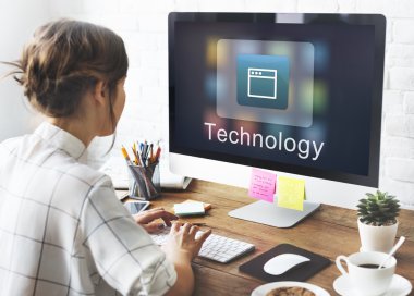 Tasarım stüdyosu çalışan kadın