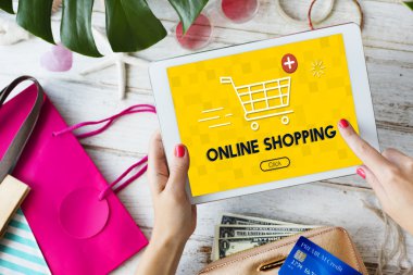 dijital tablet kullanan kadın