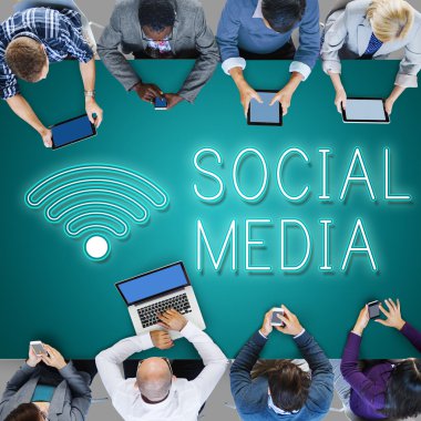 İş adamları birlikte çalışıyor.