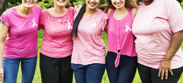 Las mujeres se apoyan mutuamente —  Fotos de Stock