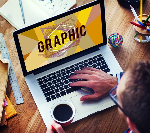 Man met laptop — Stockfoto