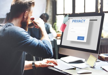 adam içme kahve ve çalışma 