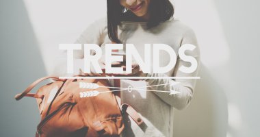 Dijital aygıt olan kadın 