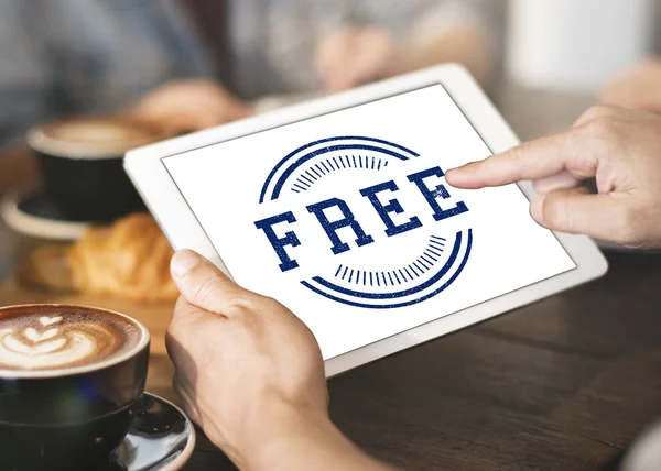 Man in cafe browsing in tablet — Stock Photo, Image