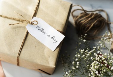 Craft paketi etiketi ile hediye