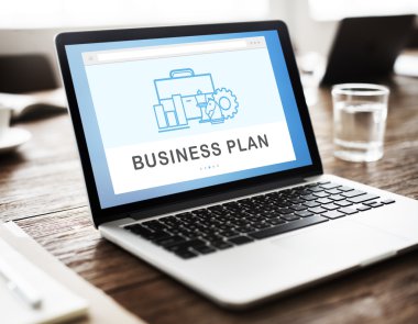 çalışma alanı tablo üstünde laptop