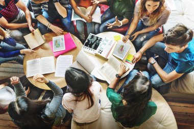 Yaratıcı plana okuyan öğrencilerin grup