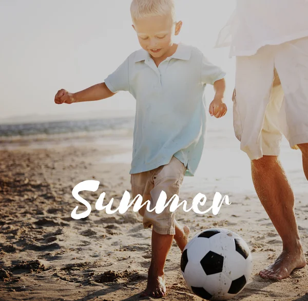 Father and son playing with ball — Stock Photo, Image