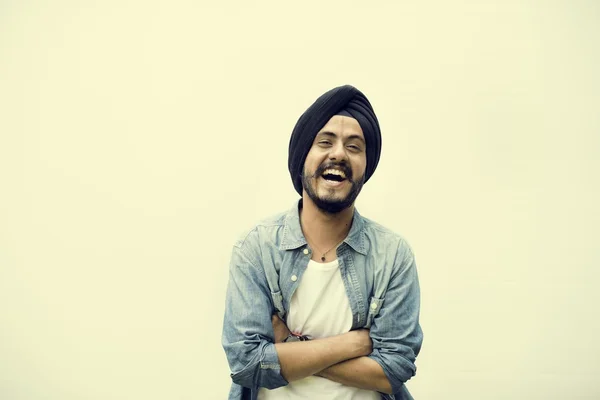 Indischer Teenie Junge lächelt — Stockfoto