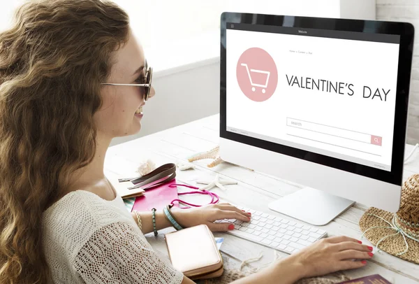 Woman working with computer — Stock Photo, Image