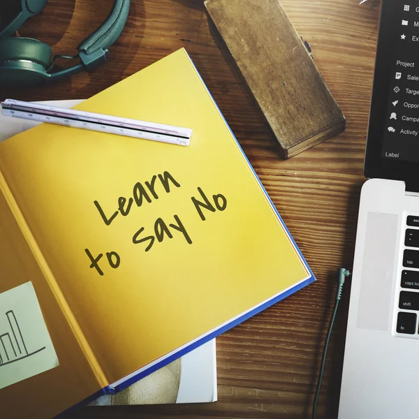 Notizbuch mit Text öffnen — Stockfoto