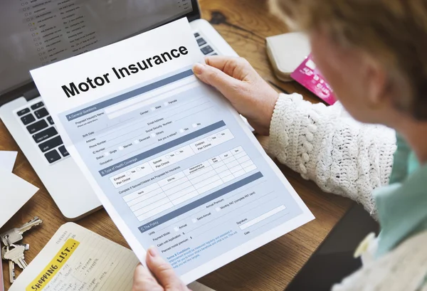 Senior woman holding application form — Stock Photo, Image