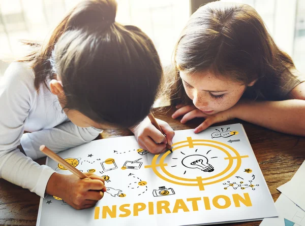 Desenho de meninas em colorir-livro — Fotografia de Stock