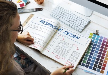 Sketchbook içinde çizim kadın