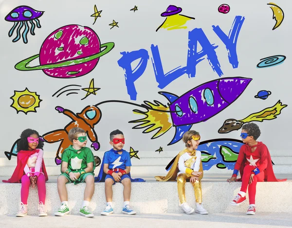 Super-herói crianças se divertir juntos — Fotografia de Stock