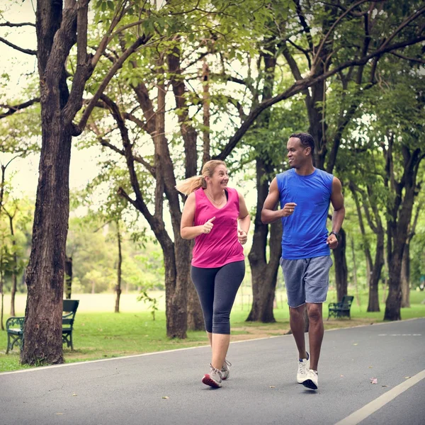 Joggers τρέξιμο στο πάρκο — Φωτογραφία Αρχείου