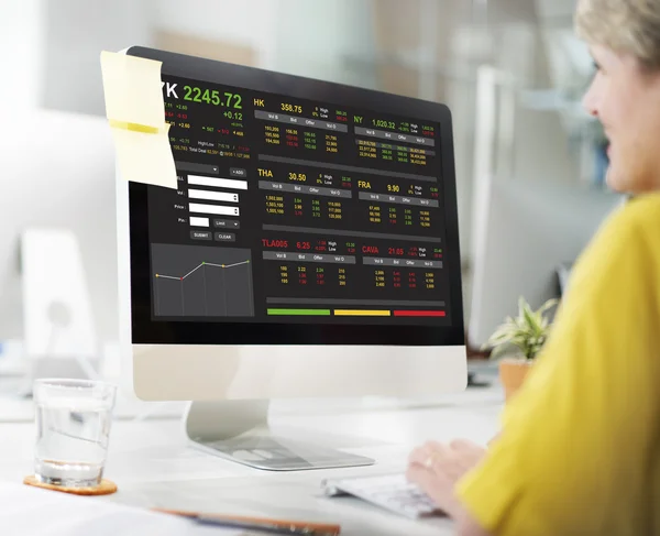 Business woman working in office — Stock Photo, Image