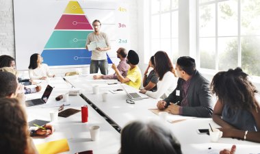 İş ekibi toplantıda. 