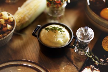 Rosemary ile patates püresi