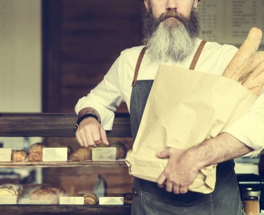 Sakallı Barista adam