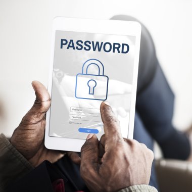 Dijital tablet ile işadamı 