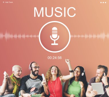 insanlar oturur koltukta cihazlar ile 