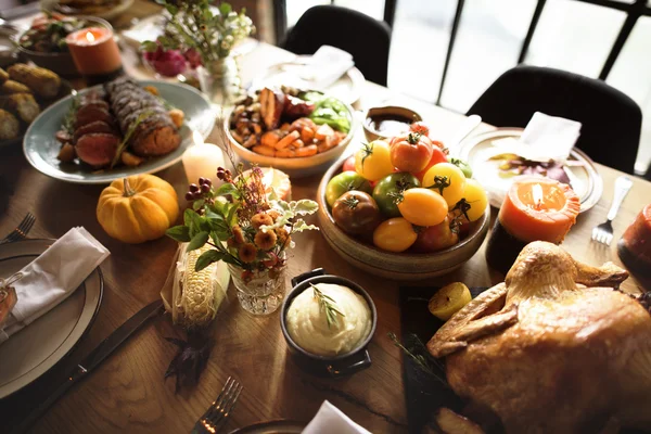 Geroosterde Turkije op tafel — Stockfoto