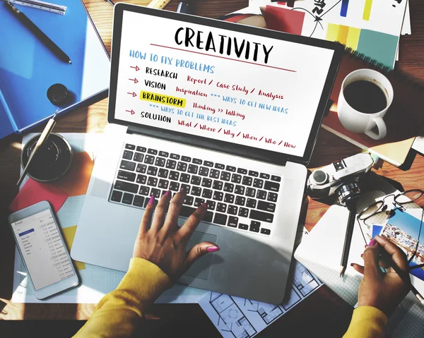 Woman working with laptop — Stock Photo, Image