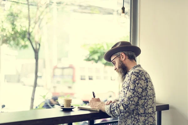 Hipster anziano uomo in cappello — Foto Stock