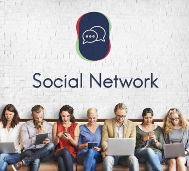 insanlar cihazlar ile oturmak 