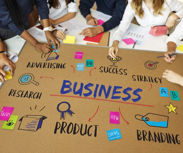 Grupo de estudiantes ideas de lluvia de ideas — Foto de Stock