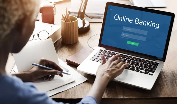 Woman working on laptop — Stock Photo, Image