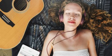 paket üzerinde güzel kadın