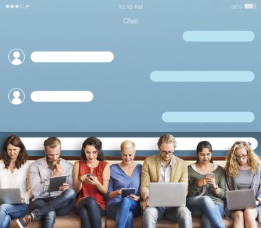 Dijital aygıtlar kullanan insanlar