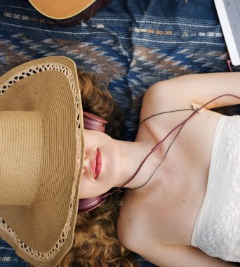 paket üzerinde güzel kadın