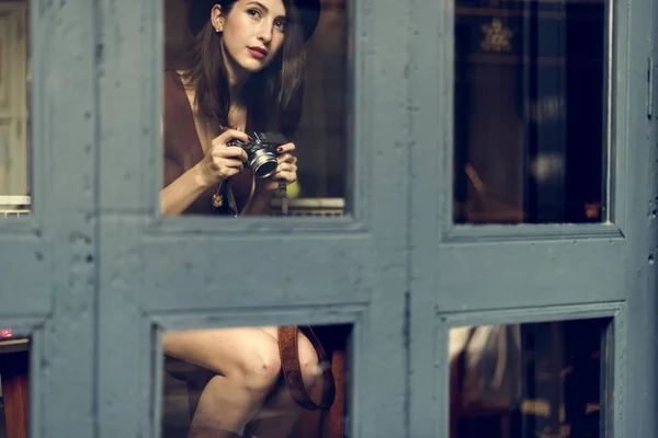 Fashionable Woman with vintage camera — Stock Photo, Image