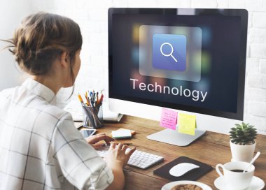 Tasarım stüdyosu çalışan kadın