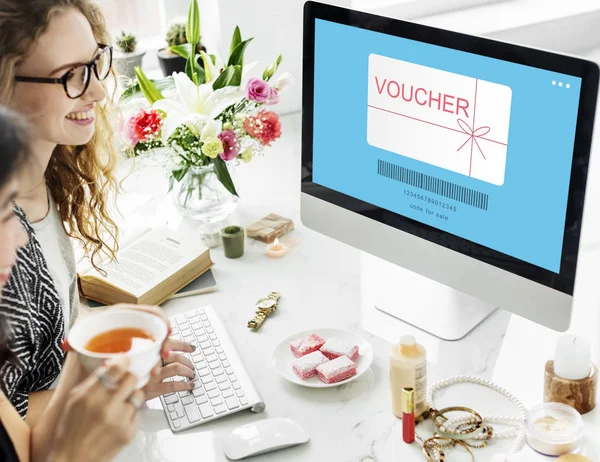 Women working with computer — Stock Photo, Image