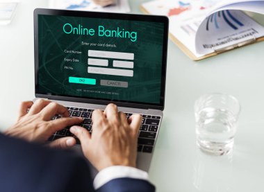 tipik dizüstü klavye üzerinde işadamı