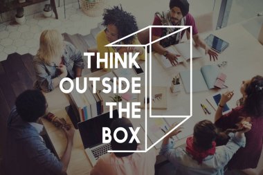 Öğrenciler birlikte beyin fırtınası