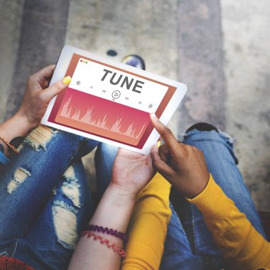 Dijital tablet kullanan kişiler