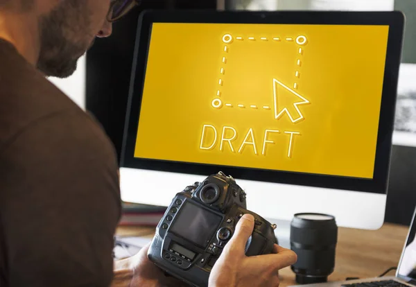 Homem trabalhando com computador — Fotografia de Stock