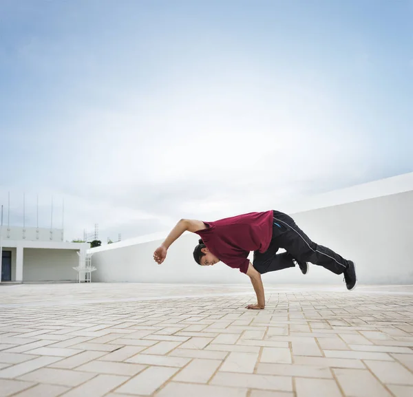 Guy dancing Breakdance — Stock Photo, Image