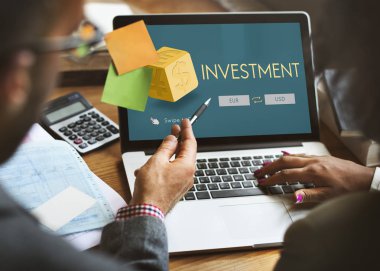 Ofiste çalışan iş adamları