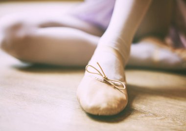 Pointe içinde kadın ayakları