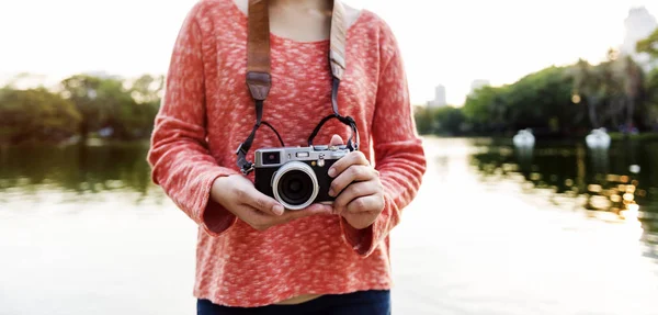 Asijská dívka fotograf — Stock fotografie