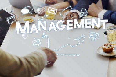 İnsanlar yönetimi hakkında tartışıyor