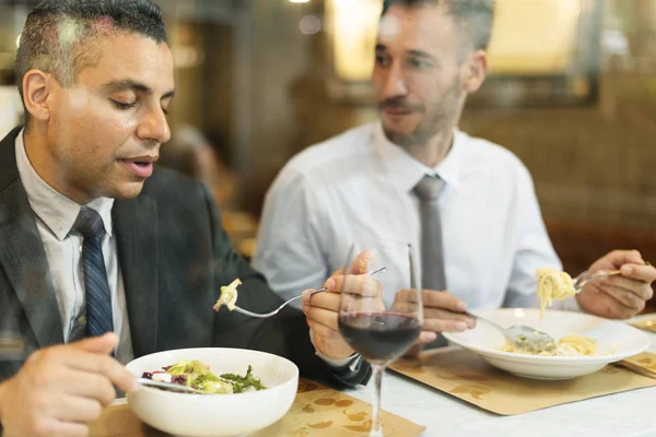 Empresários que almoçam — Fotografia de Stock